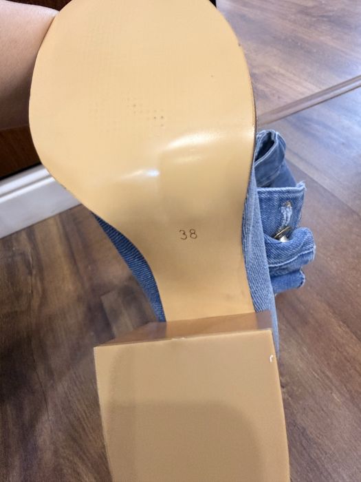 Продам новые туфли magza