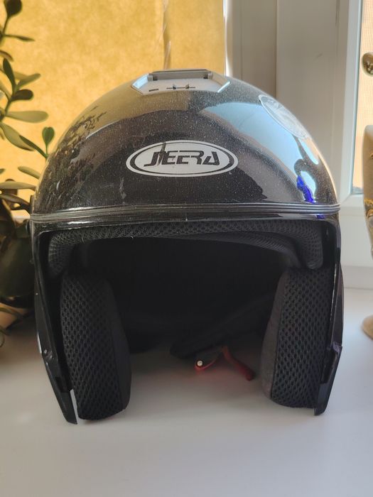 Продам шлем чуть сломанный