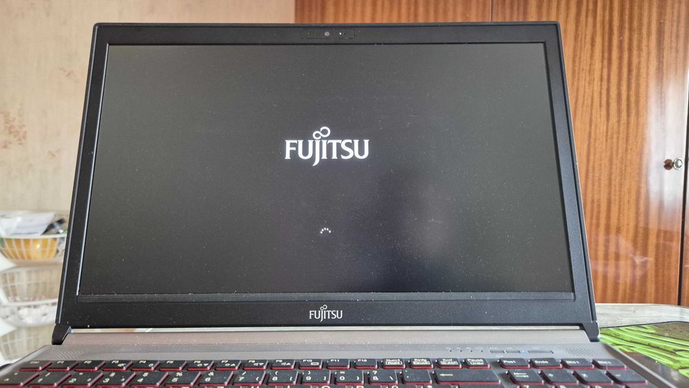 Лаптоп Fujitsu Lifebook, intel i5, ssd, 4gB ram