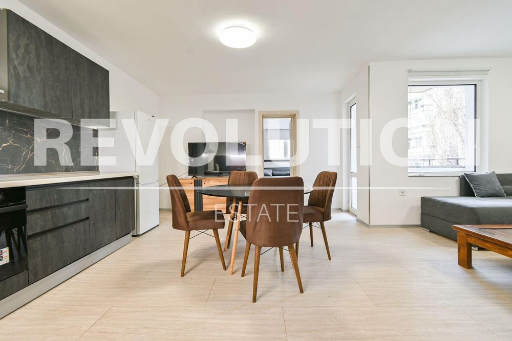 Дава се под наем Тристаен апартамент в София, Център - 120 кв.м за 897.6 € - Снимка #2