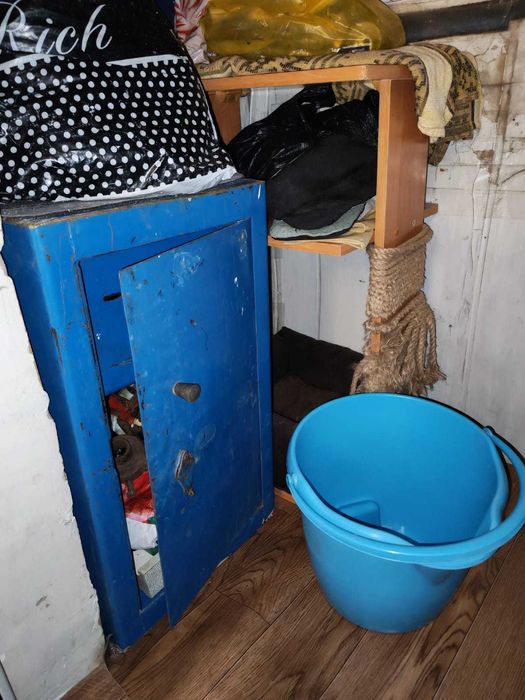 Продам сейф 10000 тенге