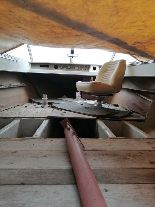 Лодка с колесар..