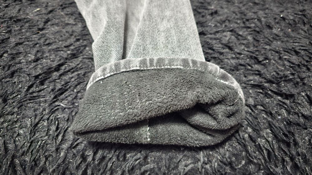 Продам двое джинс