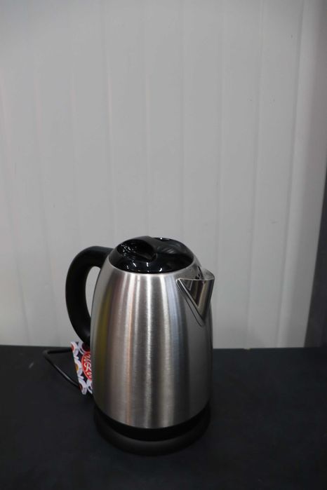 Russell Hobbs безжичен чайник с черна дръжка, бързо кипене 3KW