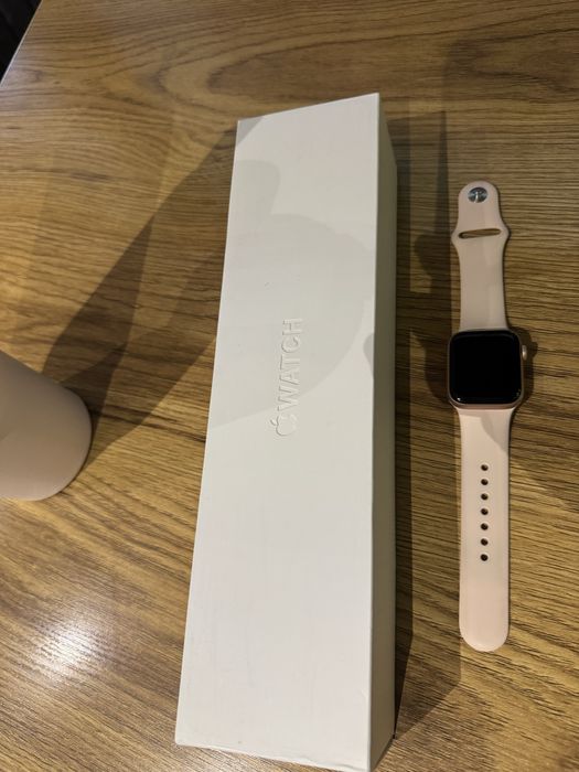 Apple Watch Series 5 Gold Aluminum Case 40mm