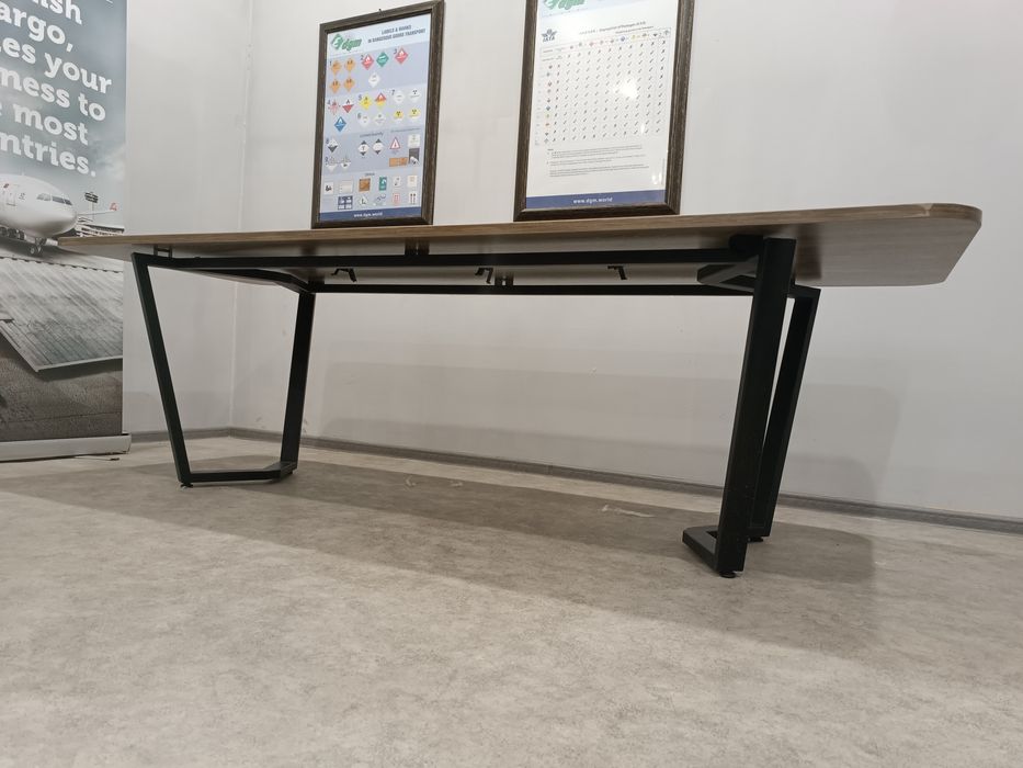 Стол офисный для переговоров