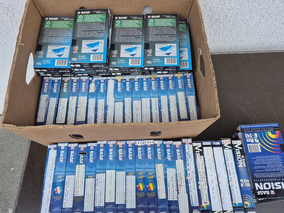 Vând 80 casete video VHS originale Basf de 240 min. colectie de filme