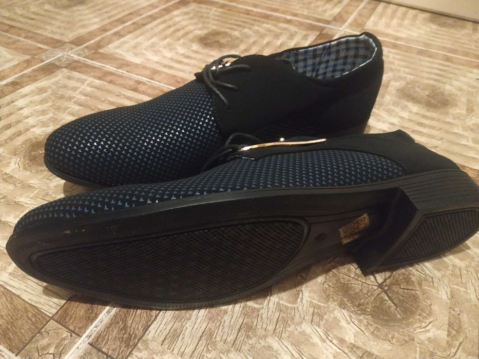 Продам новые мужские ботинки