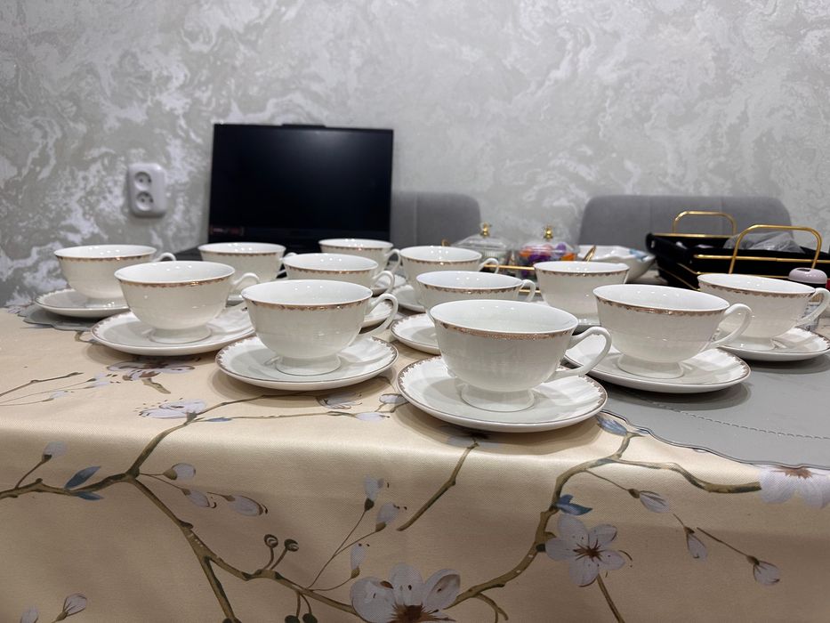 Набор чашек с блюдцами