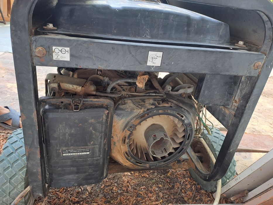 Бензиновый генератор