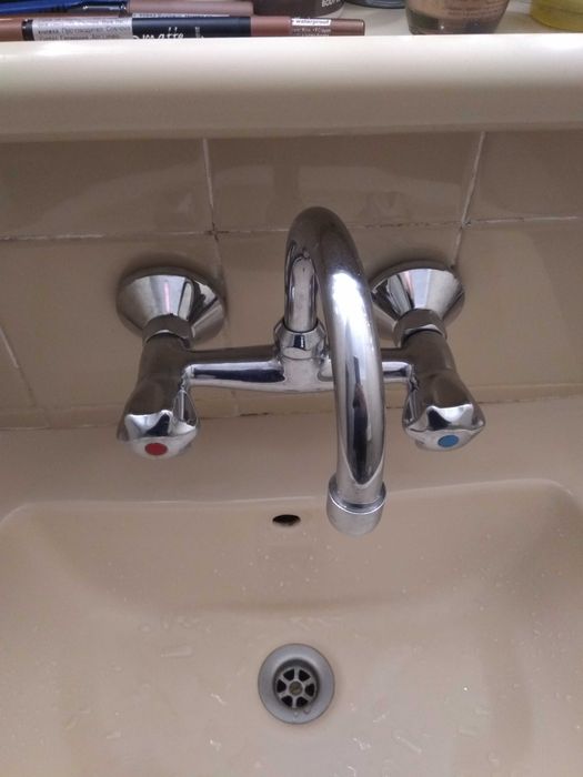 смесител стенен с керамични глави