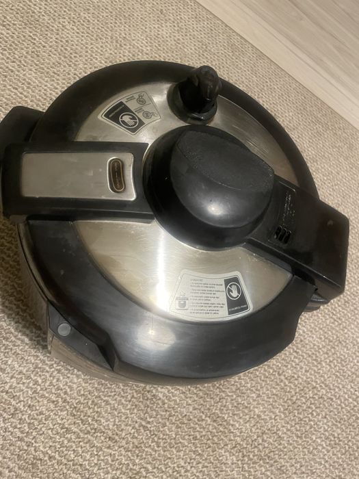 Мультиварка с функцией пароварки.