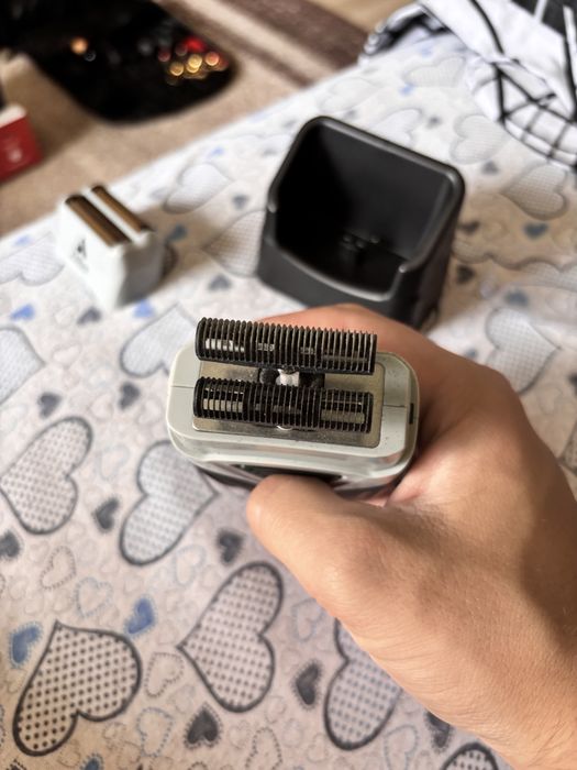Shaver profesional Andis ProFoil Shaver Plus – Stație + Cutie, ca nou
