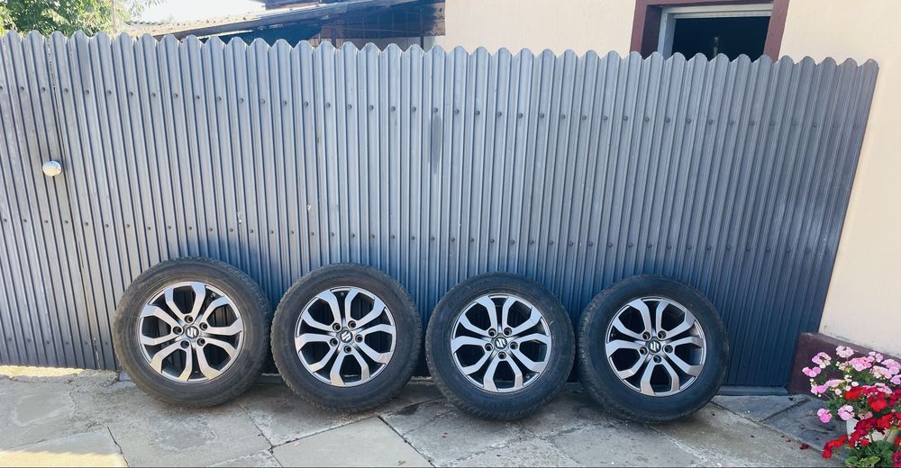 Set 4 Jante Aliaj Originale Suzuki 16" + Anvelope Iarnă 215/60 R16 Yokohama
