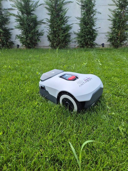 Robot de tuns gazonul ANTHBOT Genie, fără fir perimetral Genie 600 | 900m²