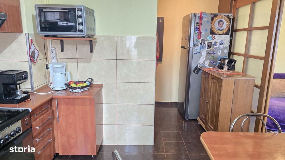 Vand apartament cu 4 camere, Deva, Crinilor, etaj 3, doua bai, balcon