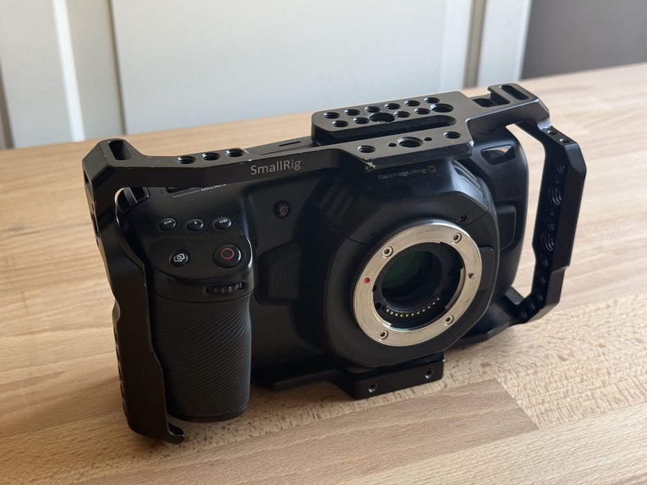 Blackmagic 4k BMPCC montura MFT cu cage si baterie