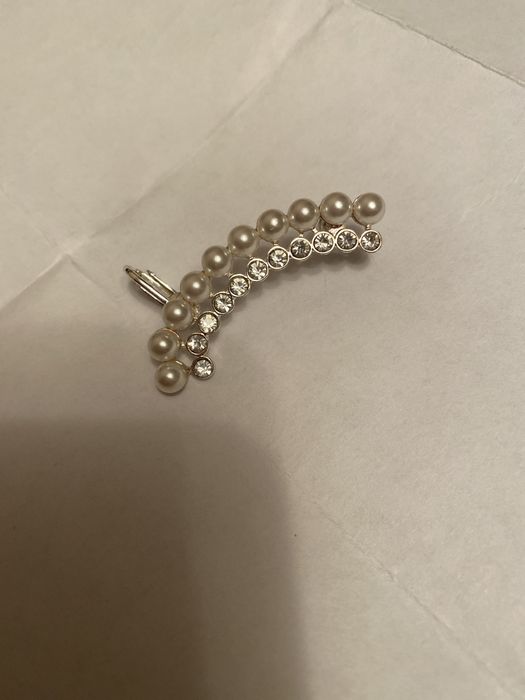 Продам моно серьгу 3000