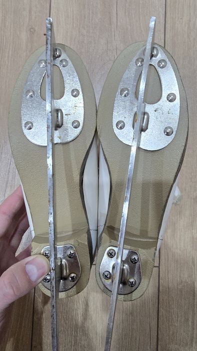 Здравствуйте продам коньки