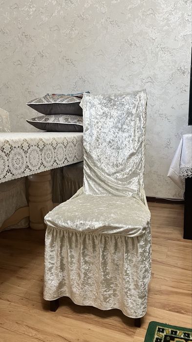 Продам стулья с накидкой