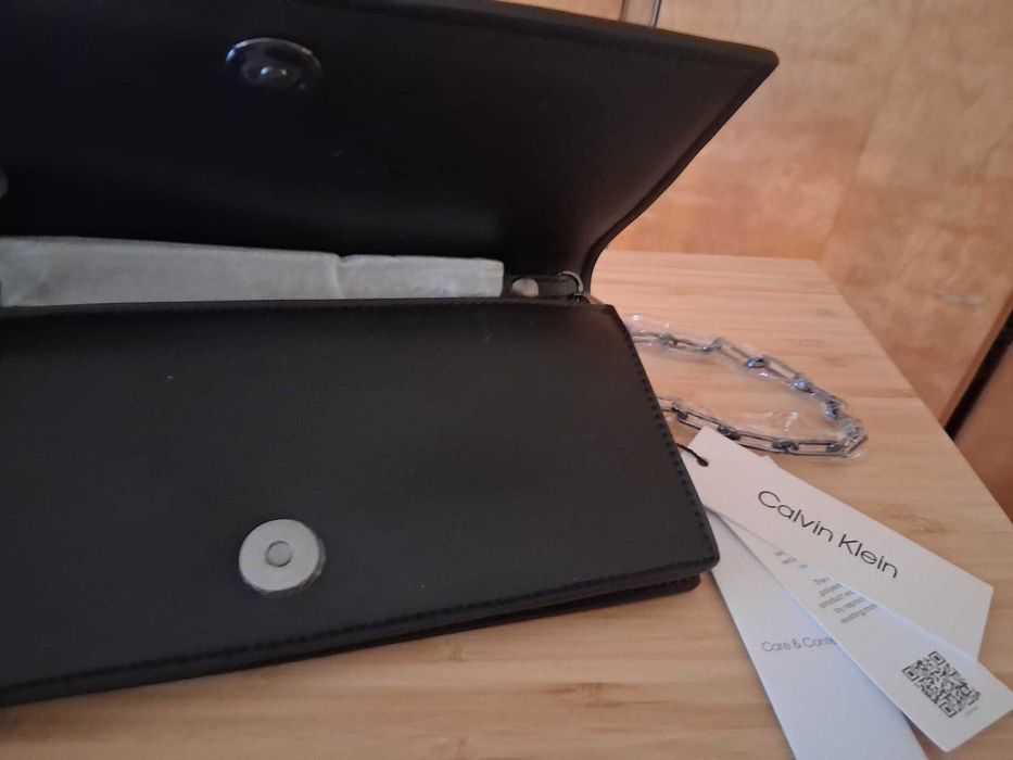 Geanta dama Calvin Klein noua cu etichete si saculet