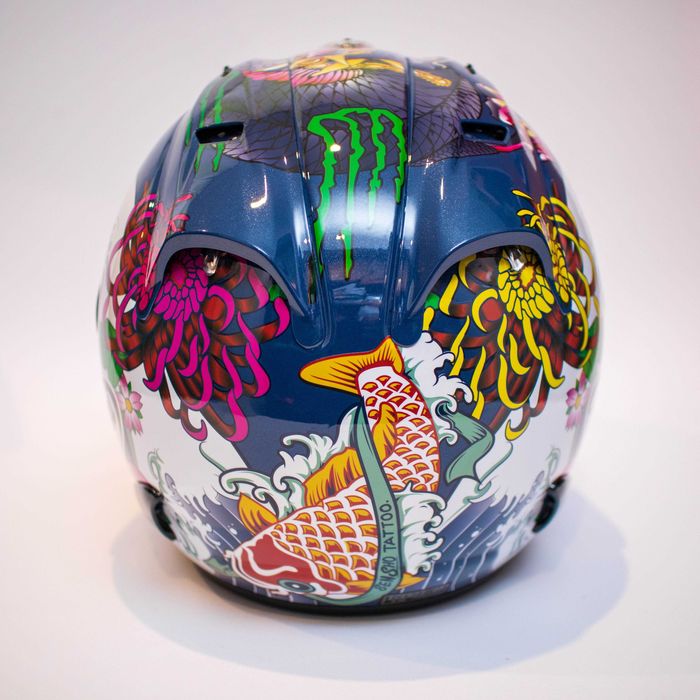 Каска за мотор пистов , скутер , ел. тротинетка др. ( Размер М 57-58 )