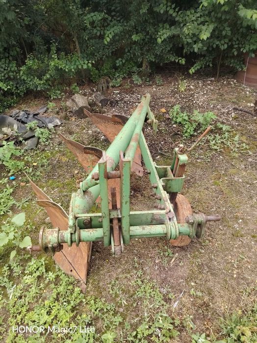 Vând piese John Deere