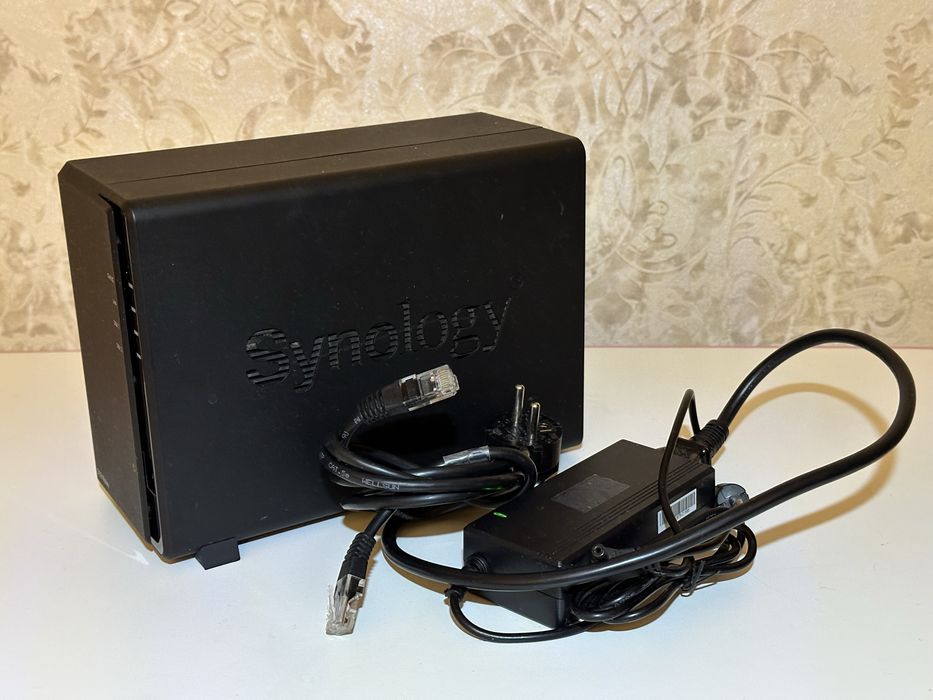 Сетевое хранилище NAS Synology DS218play (без HDD)