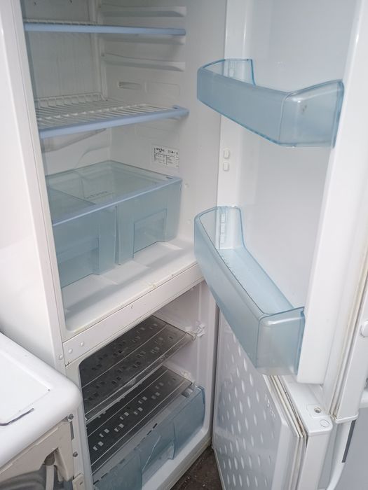 Frigider tip combină frigorifică înaltă Artic330/243