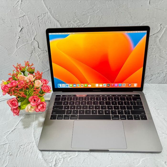 Mackbook Pro 2017 года Lounge bar