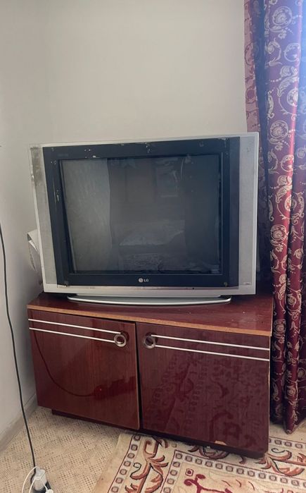 Телевизор большой в отличном состояний