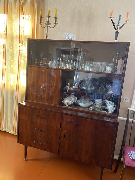 Продам сервант и книжный шкаф