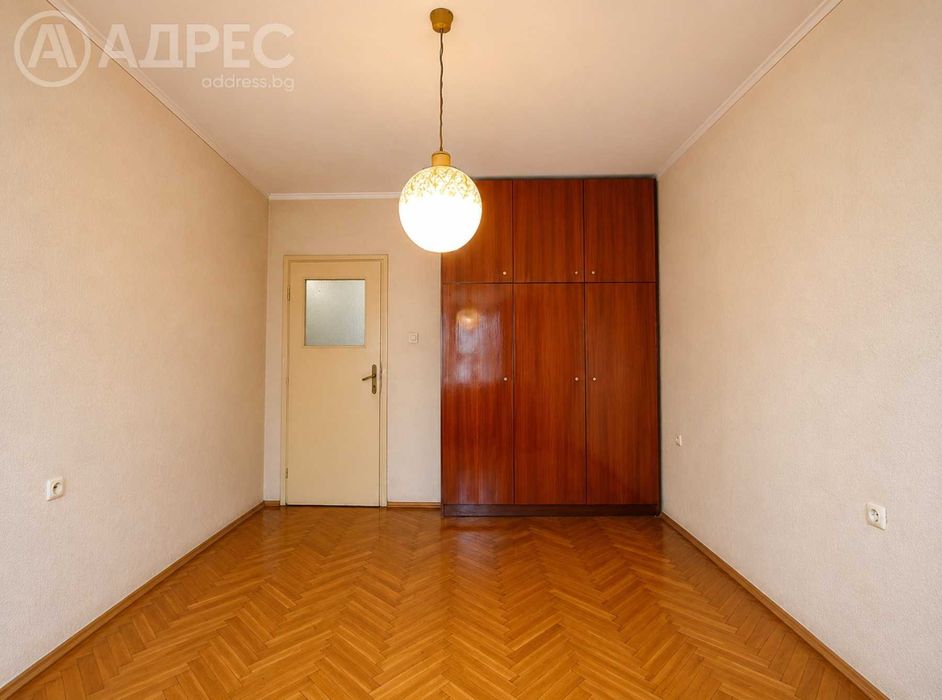 Четиристаен апартамент, Широк Център, 123 кв.м., ет. 2/4, тухла, без подобрения