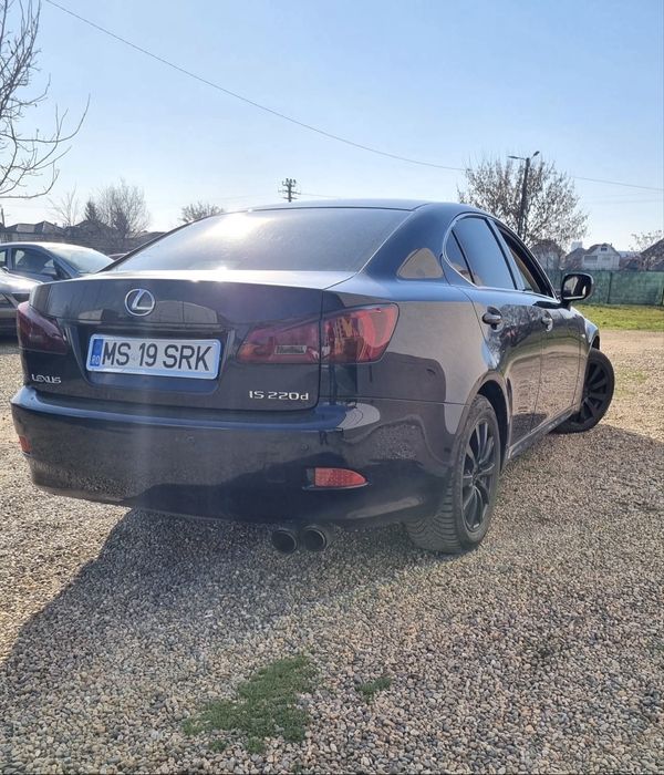 Vând LEXUS IS220d