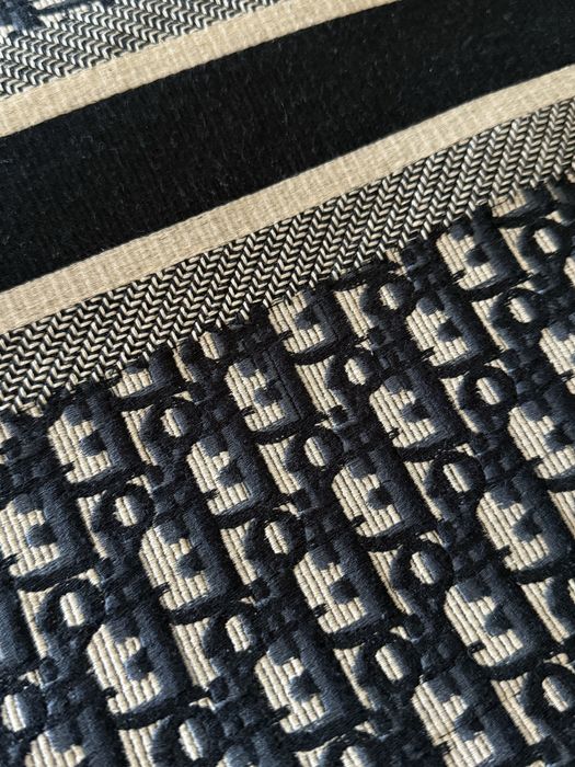 Продаю сумку Dior Book Tote