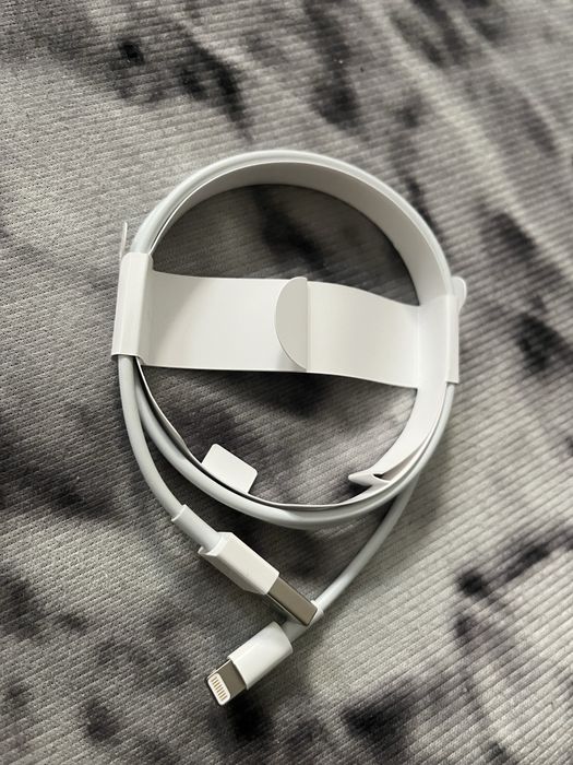 Шнур USB-lightning оригинал, остался от iphone 13
