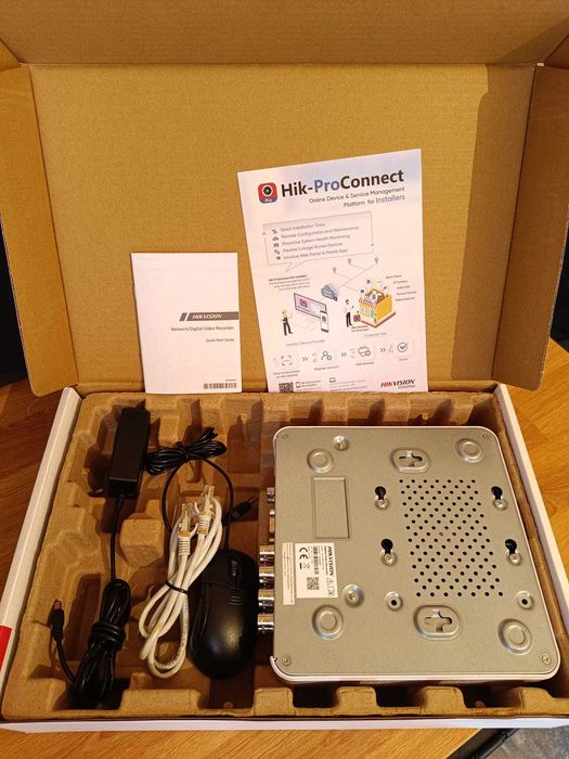 DVR 8 canale Hikvision cu HDD 2TB inclus