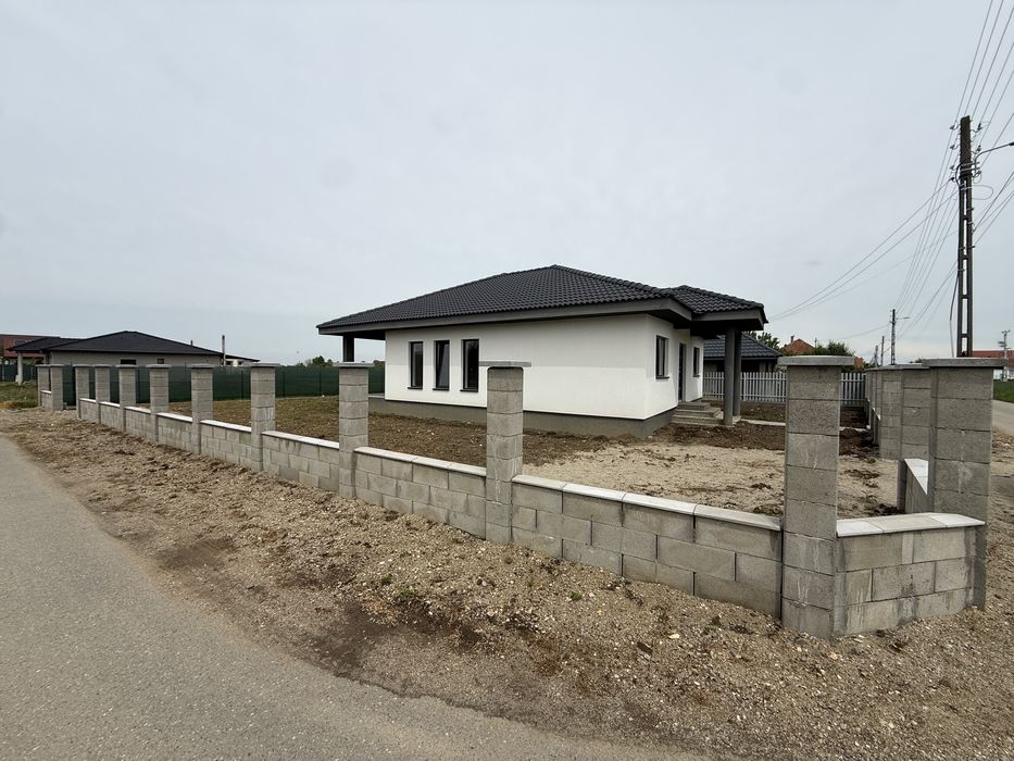 Ofer spre vanzare Casa stil Mediteranean in Lazuri