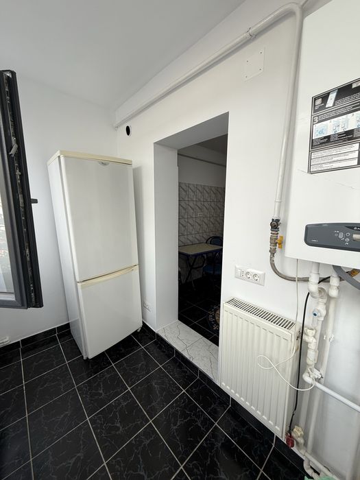 Închiriez apartament cu 2 camere