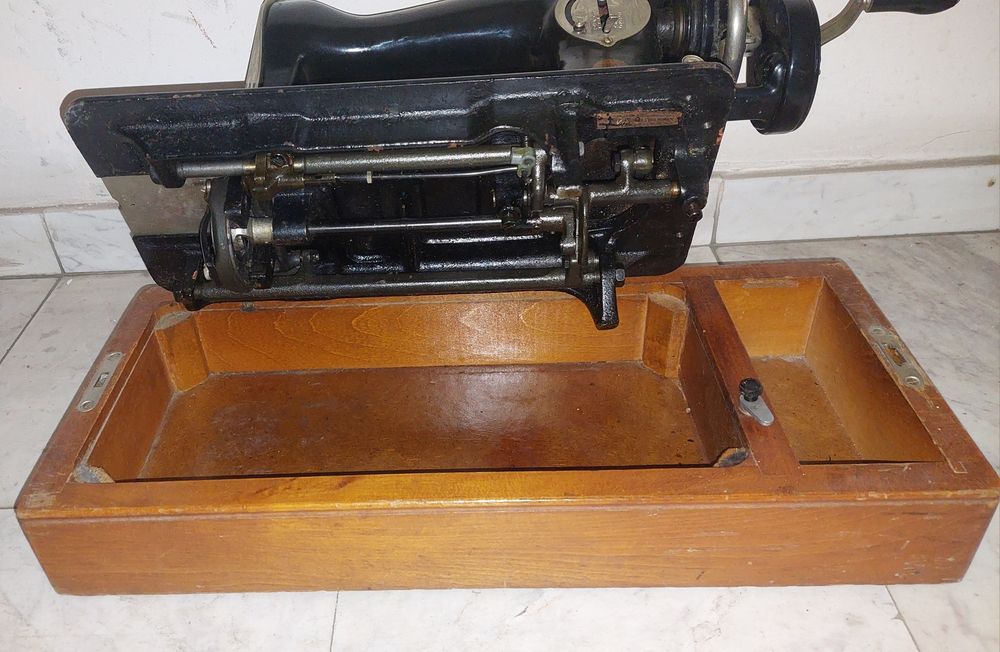 Стара шевна машина SINGER
