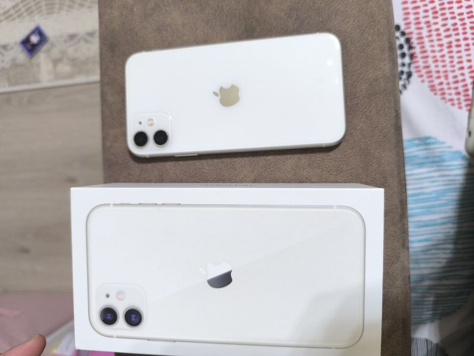 Продам айфон 11 на 64 Гб.