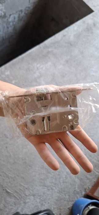 Врезной замок для дома