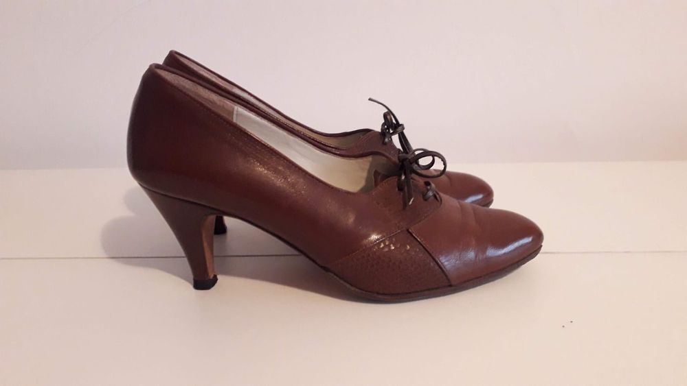 Eleganti si feminini. Pantofi din piele maro. Mărimea 37