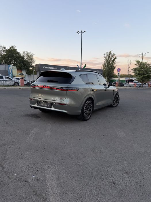 Voyah Free Plus. Привода полный AWD. 2026.