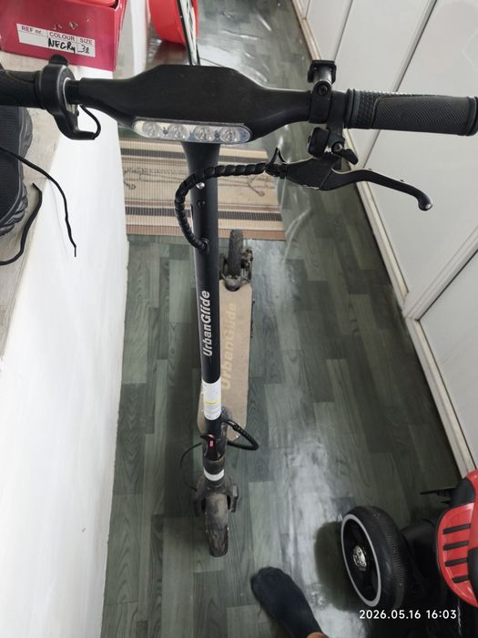 vand 2 trotinete electrice