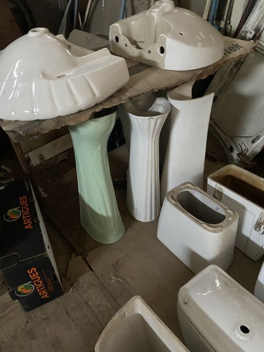 Унитазы, раковины, сантехника