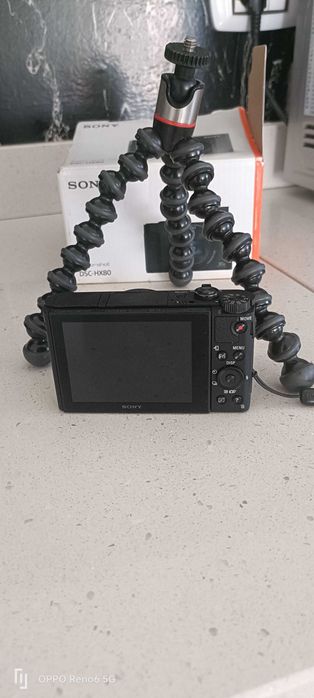 Vreau sa vând camera foto/video cu suport inclus