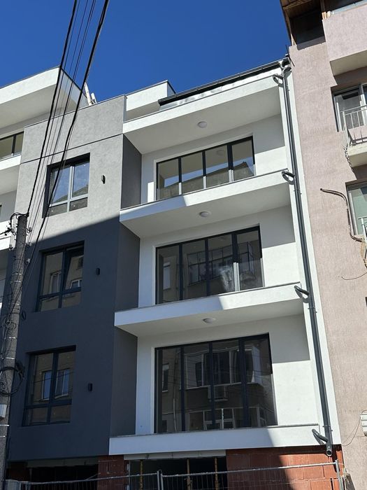 Дава се под наем Тристаен апартамент в Казанлък - 96 кв.м за 106080 € - Снимка #1