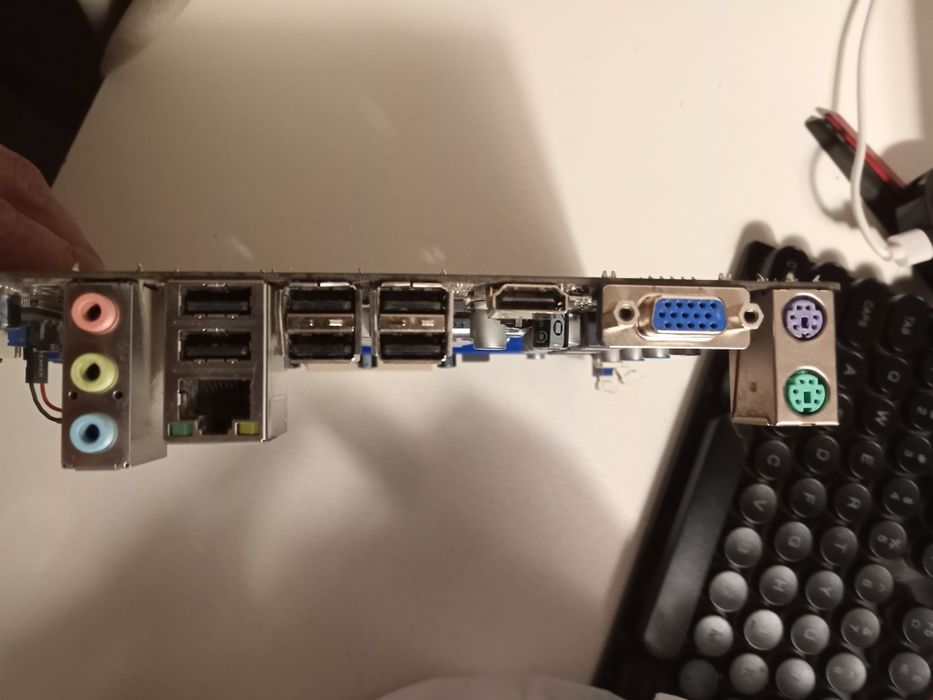Материнская плата с hdmi  i3