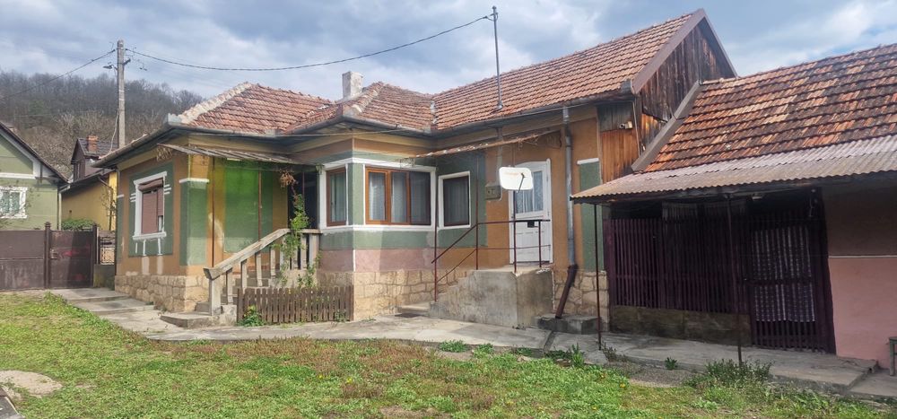 Casa de vanzare in Almasu, Salaj + teren 3600mp + 4 ha teren extravilan